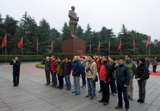 学员们重温入党誓词
