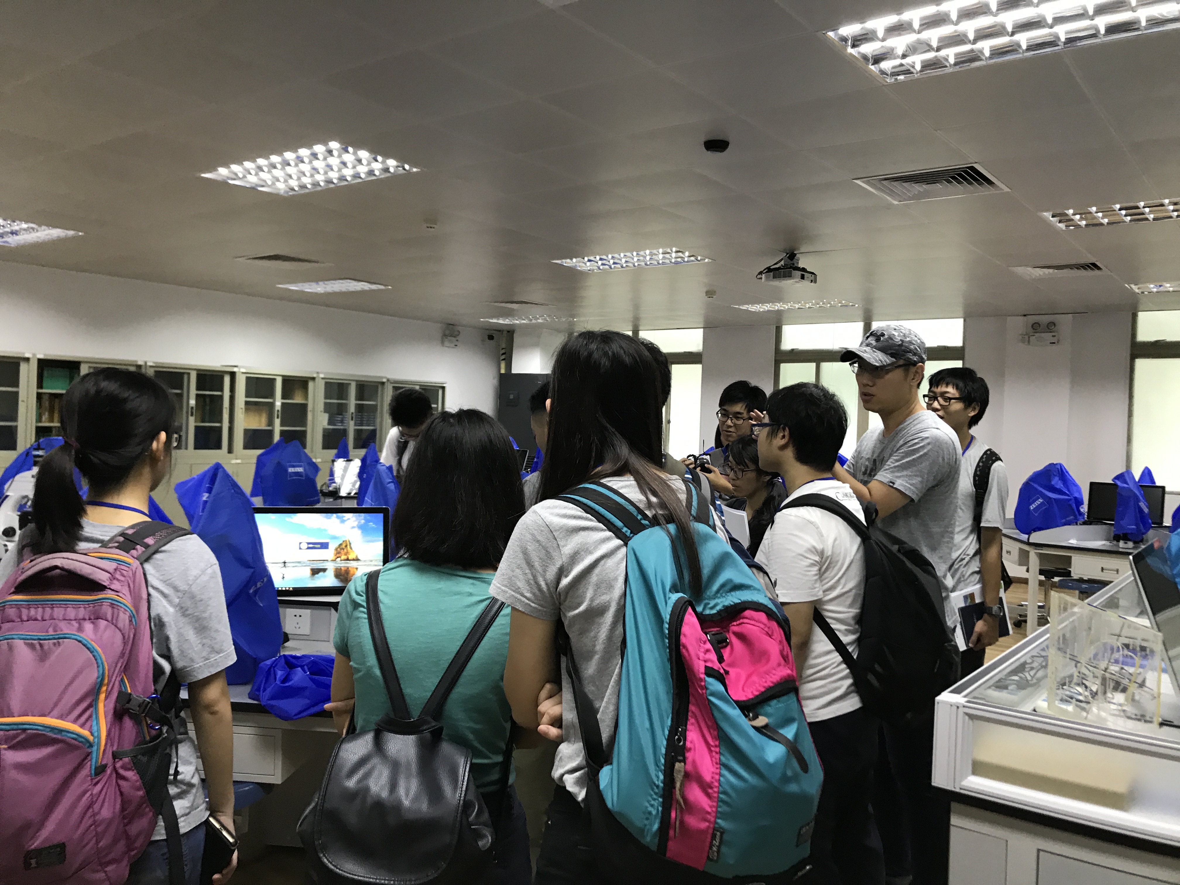 必威首页体育2017教育部港澳与内地高校师生交流计划项目：三峡-神农架地质地貌与人文环境科考正式启动